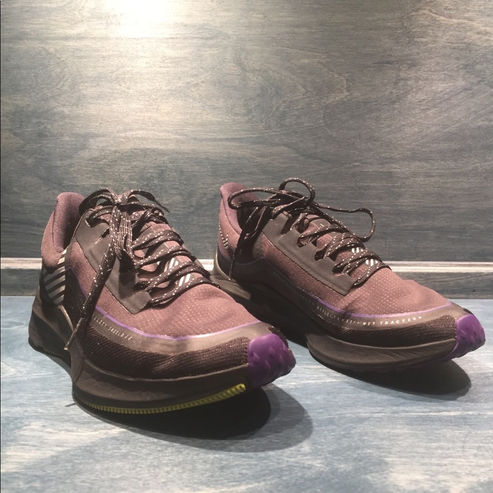 Nike ZOOM WINFLO 6 Shield Running Shoes